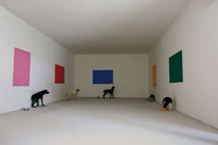 Performance - Dogs to difese the painting